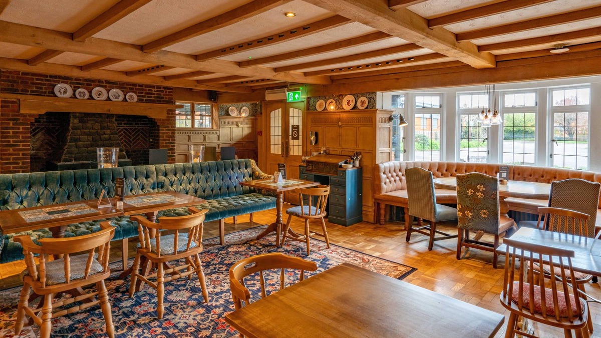 Knowl Hill Hotel | The Bird In Hand