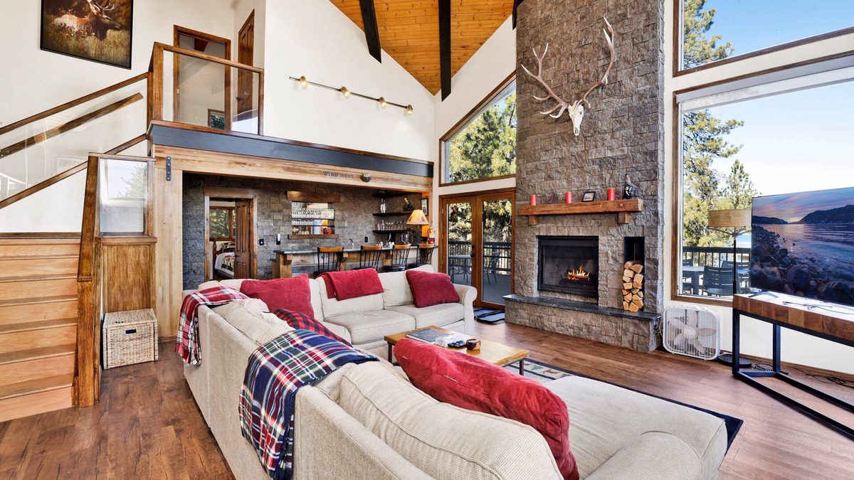 Boulder Bay Cabin | The Birdhouse Big Bear Lake | Pool Table | Foosball | Hot Tub
