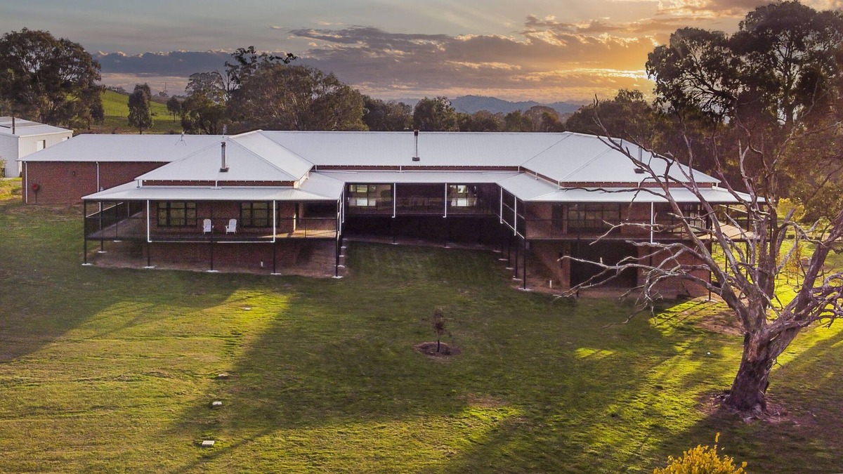 Goughs Bay House | The Black Lambe - Luxury Escape in Mansfield