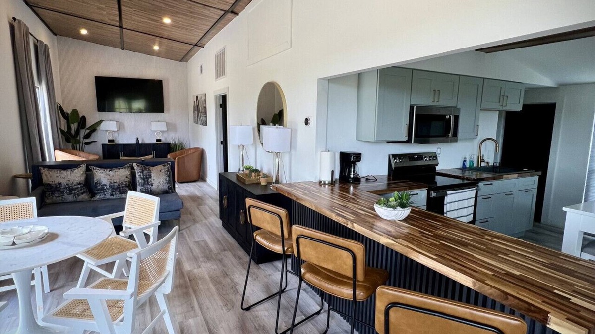 Poteet House | The black stone luxury retreat