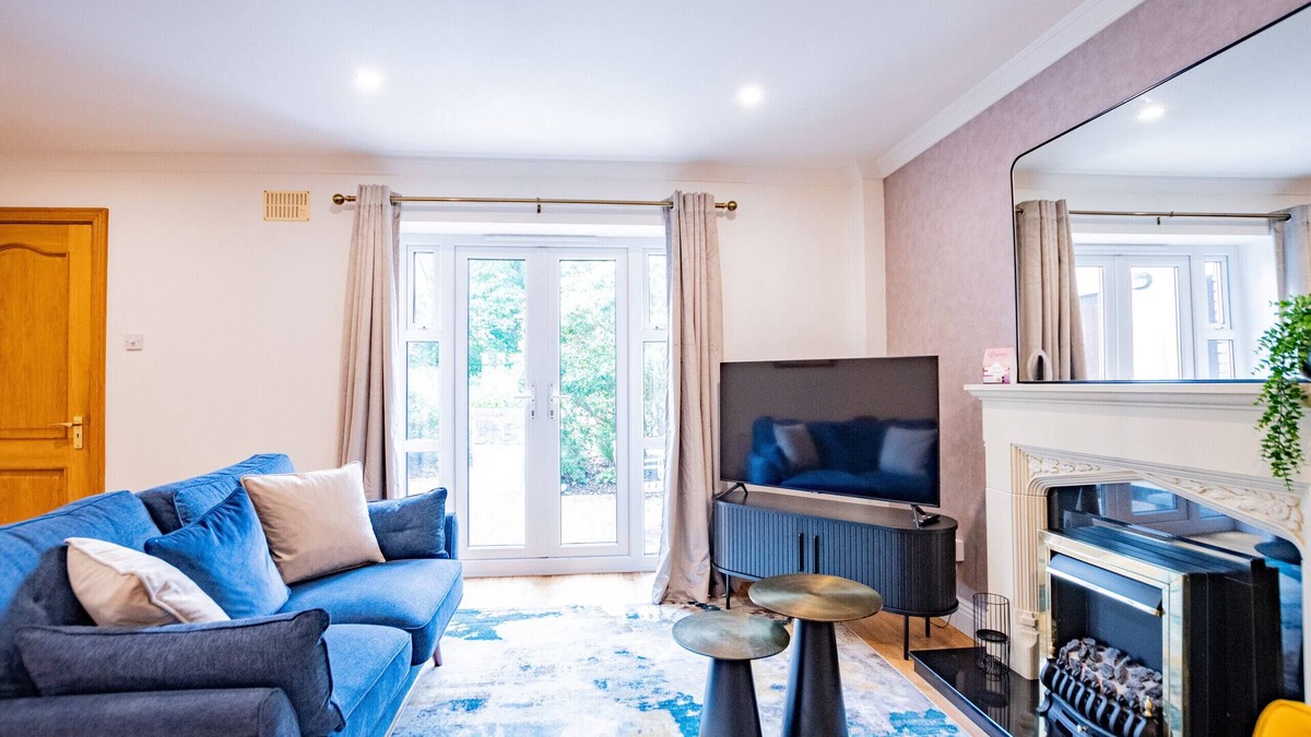 Galway Apartment | The Blackrock Retreat- Salthill - free parking