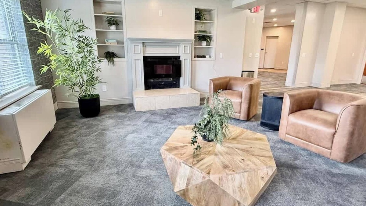 North Central Omaha Apartment | The Blackstone Summar