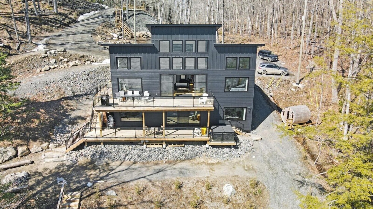 Haliburton Cottage | The Blackstone Waterfront Cottage on Drag Lake in Haliburton-Starlink Internet