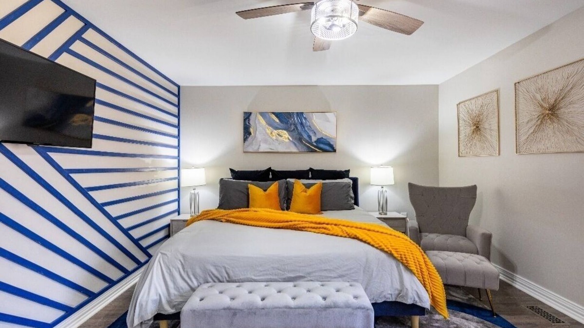 Villa Rica House | The Blissful Hideaway w/large backyard, jacuzzi and two connecting decks