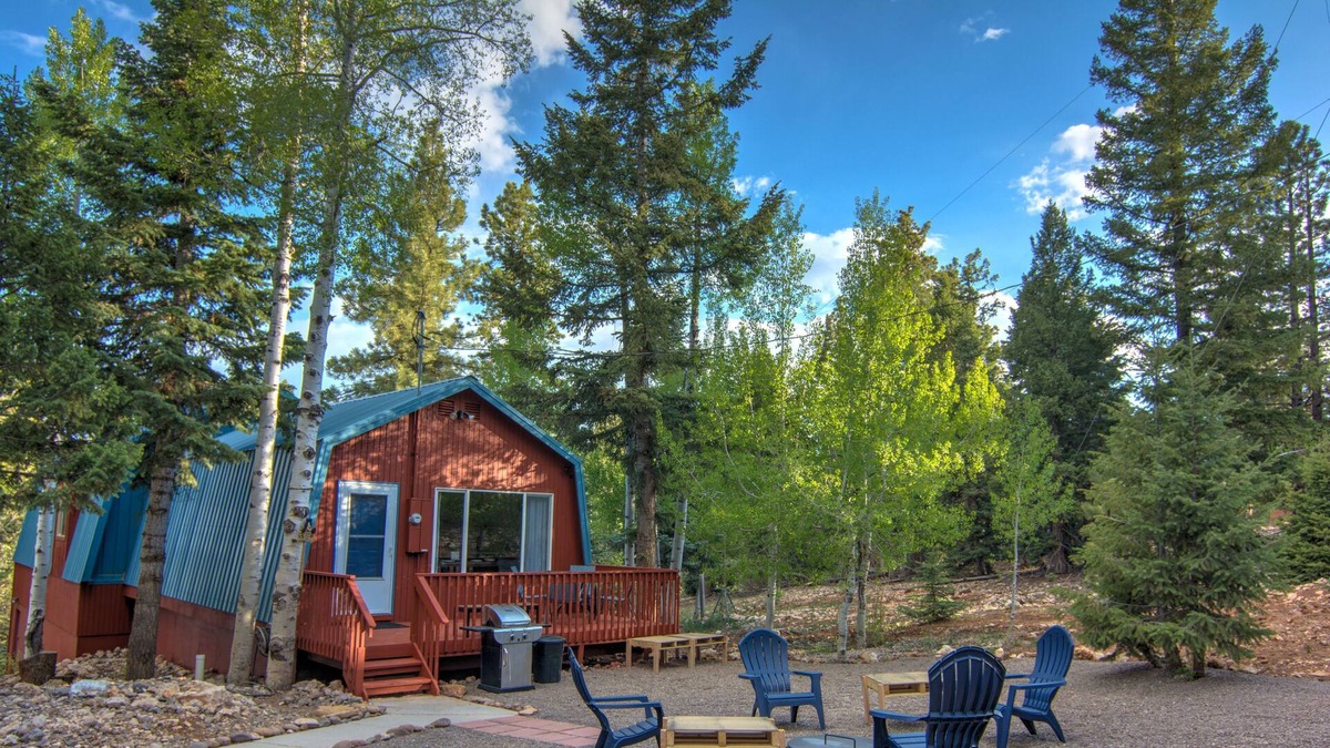 Meadow View Heights Cottage | The Blue Cottage - Newly Renovated