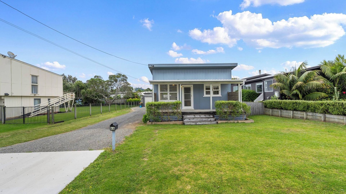 Waihi Beach House | The Blue Cottage - Waihi Beach Holiday Home