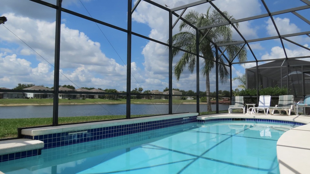 Sunset Lakes House | The Blue Flamingo Lake House Near Disney