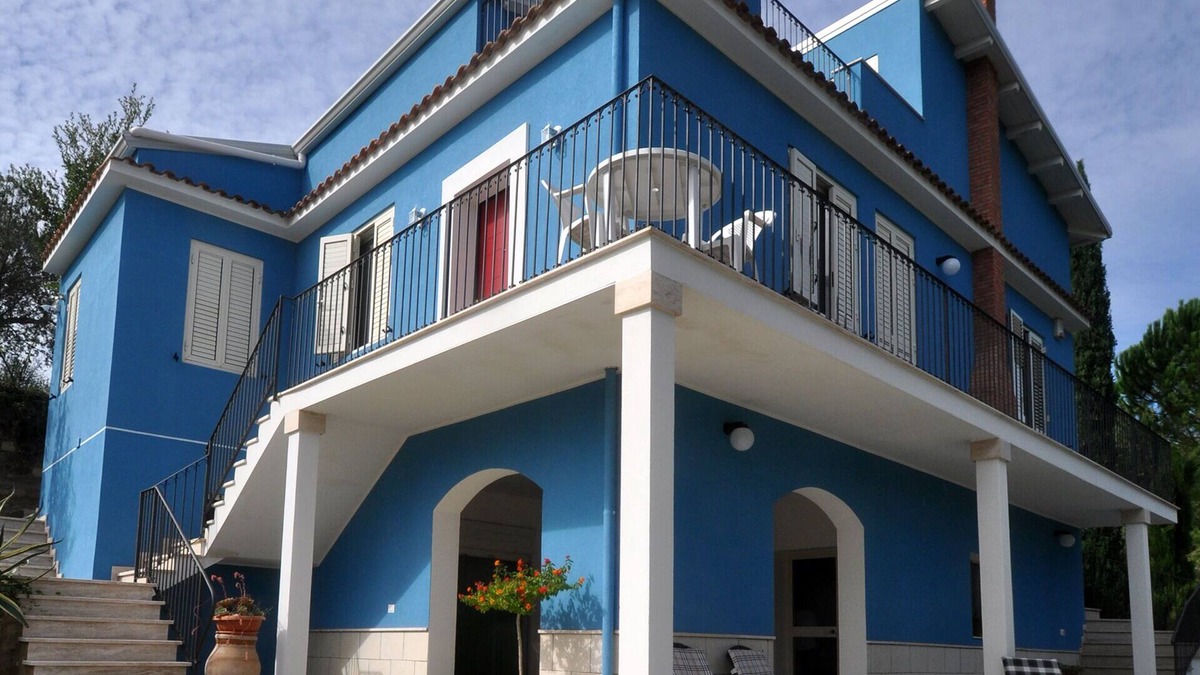 Mirabella Imbaccari House | The Blue House in the heart of Sicily between Piazza Armerina and Caltagirone