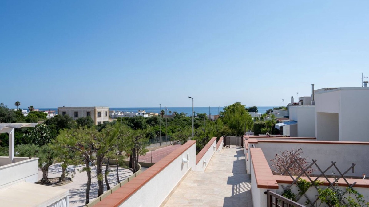 Capitolo Villa | The Blue House a stone's throw from the sea! Parking space