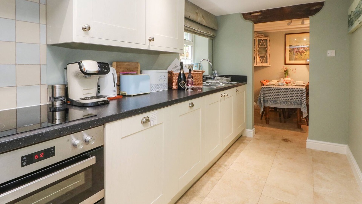 Malpas Cottage | THE BLUE HOUSE, family friendly, character holiday cottage in Malpas