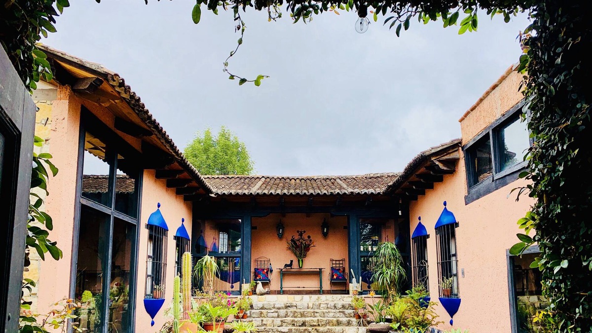 De Guadalupe House | The "Blue House" has spacious and comfortable spaces for you to enjoy
