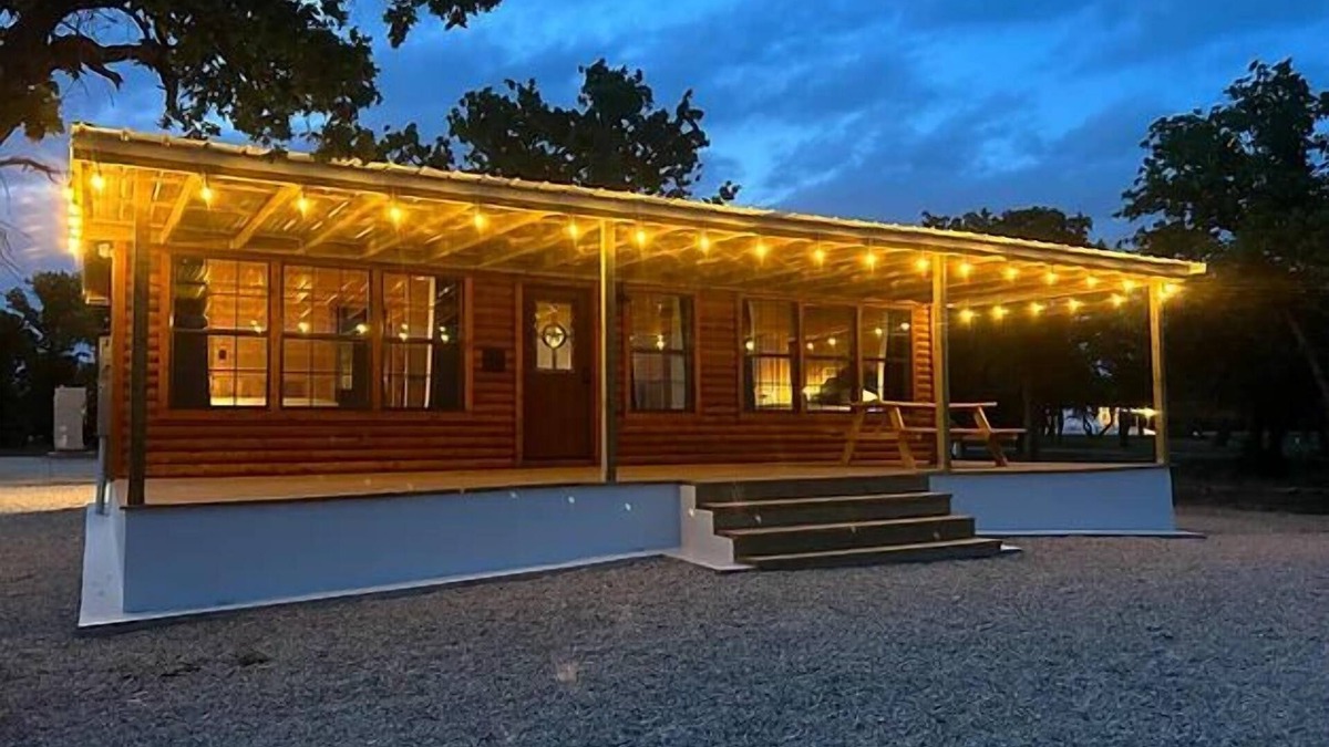 Graford Cabin | The Blue Lagoon Casita on Hubbard Shores