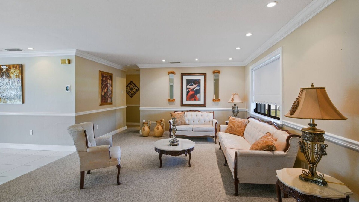 Richmond Heights House | ★ The Blue Palmetto ★ SW Miami near Miami Zoo & Gardens!