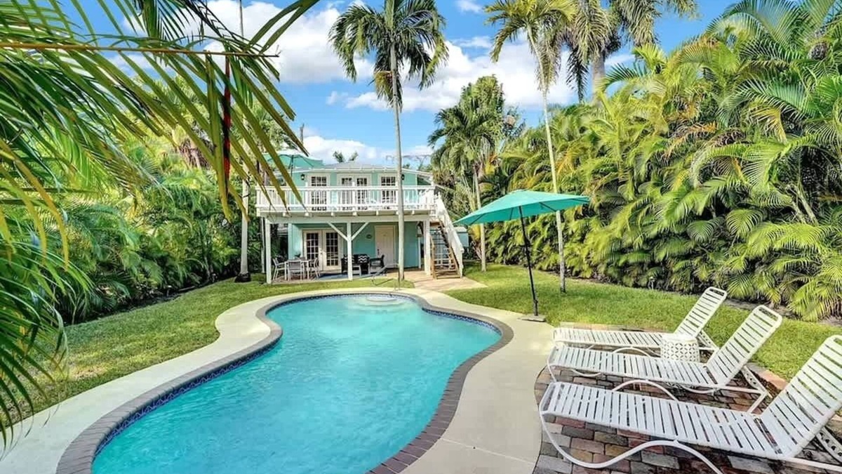 Flamingo Parks House | The Blue Pearl - Soak Up Views from a Scenic Poolside Upper Deck