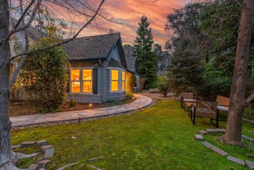 Mariposa House | The Blue Resort of Yosemite - Pool, Spa, Games