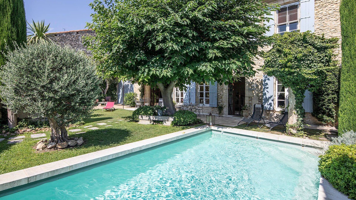 Maillane House | The blue shutters in Maillane