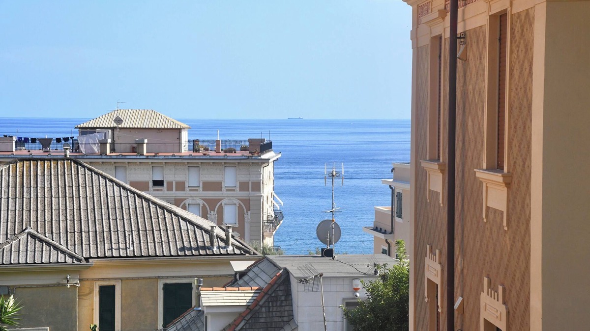 Varazze Apartment | The blue window