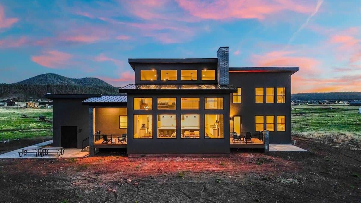 Fort Valley House | The Bluebird Flagstaff | Luxury| Sleeps 26| VIEWS