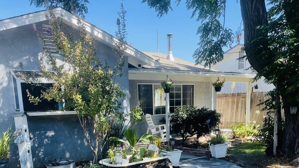 Murrieta House | The Bluebird House Near Wineries Historic Downtown Murrieta