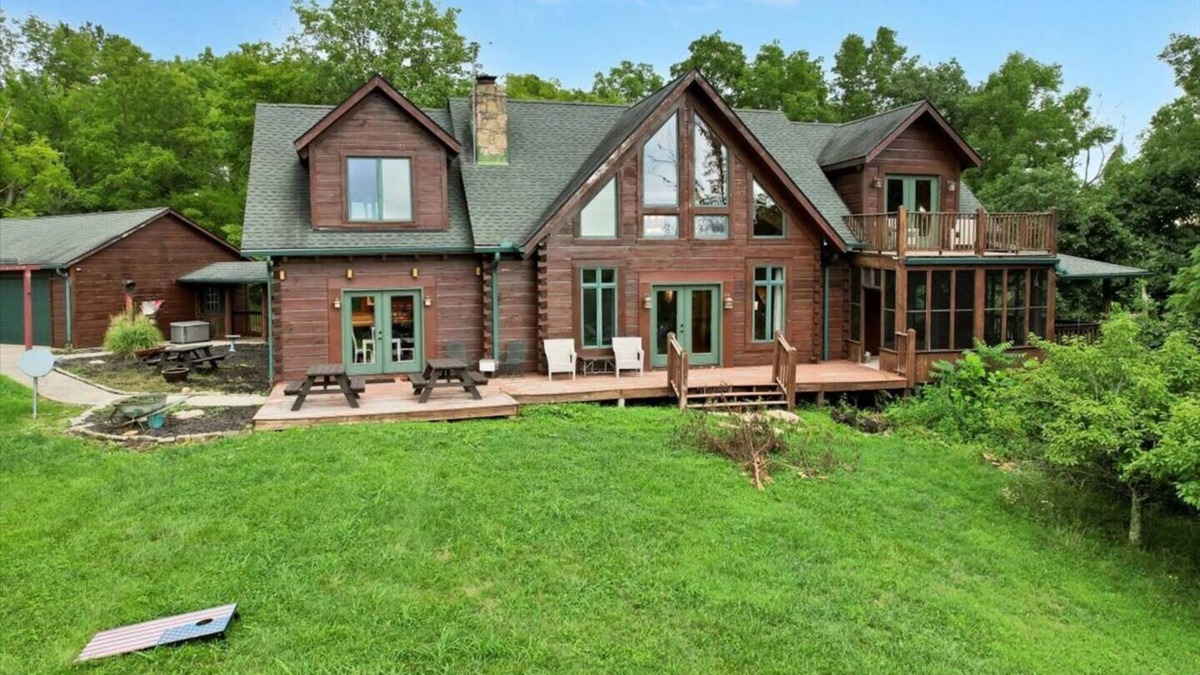 Fisherville Cabin | The Bluegrass Ranch - Secluded Luxury Cabin
