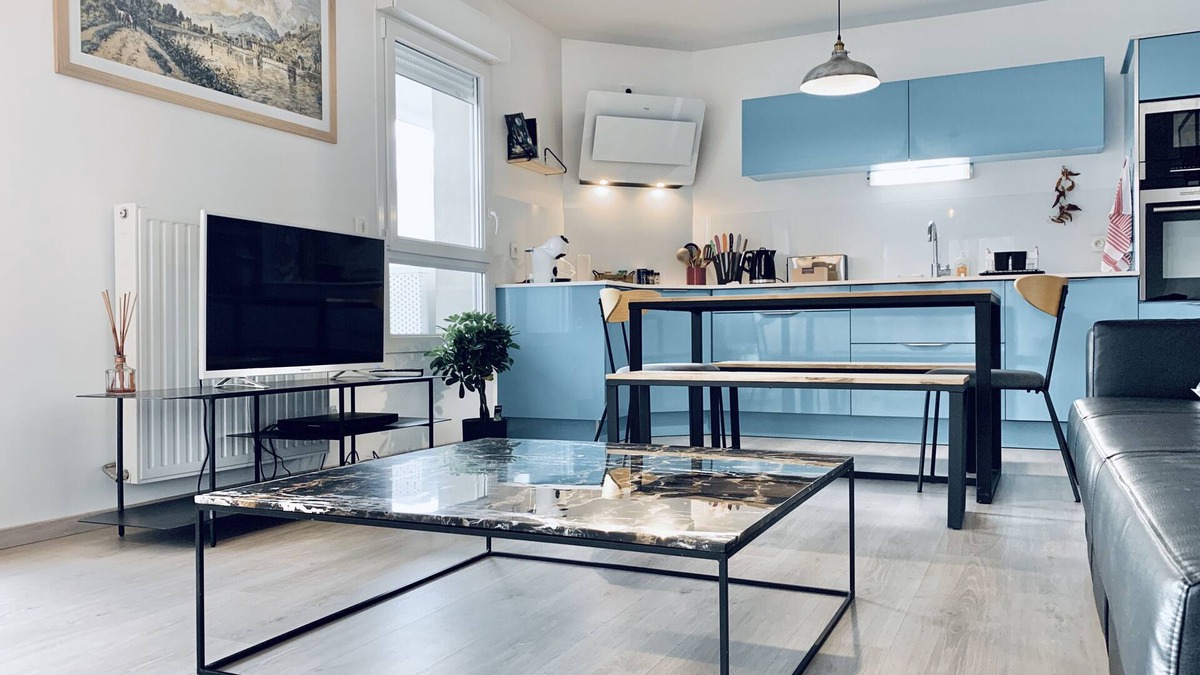 Secteur 1 Apartment | The Bluesky |Train sation, Europole |Garage 💙 #CI