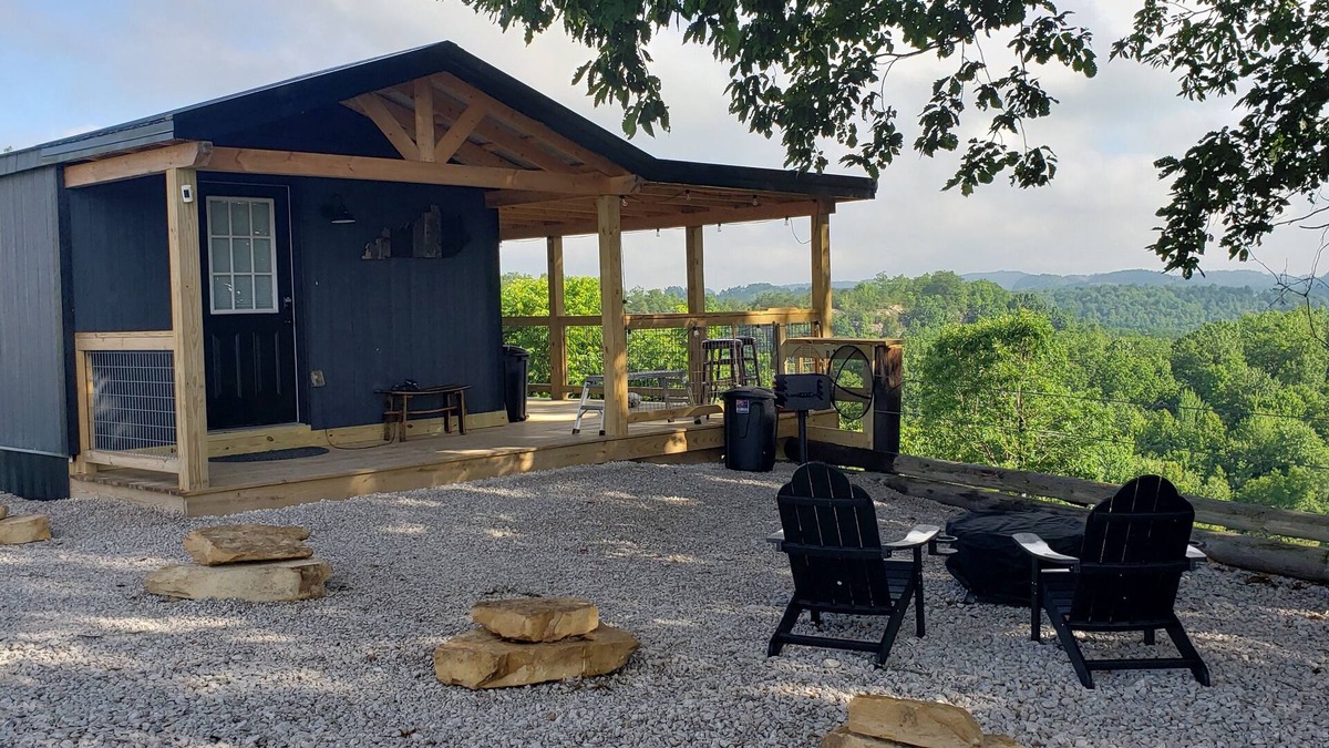 Frenchburg Cabin | The Bluff on Amos with Amazing views and Hot Tub