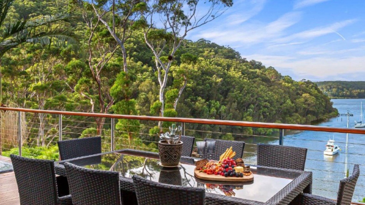 Daleys Point House | The Boatshed Daleys Point w/ spa and private jetty