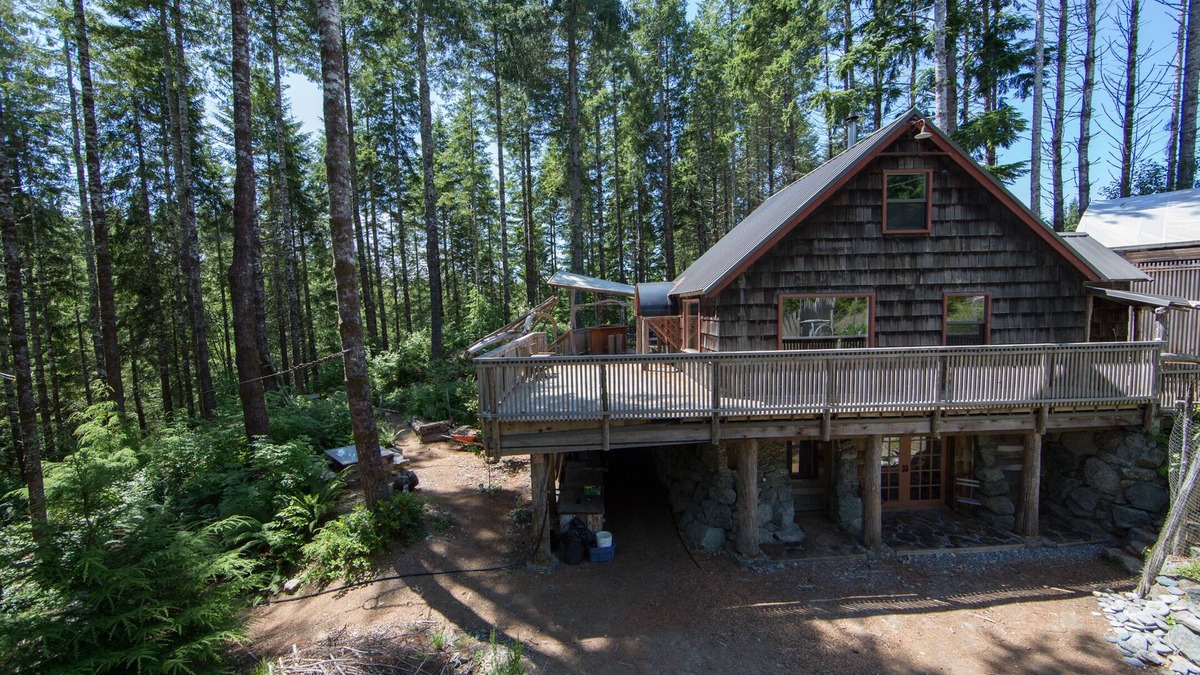 Juan de Fuca Electoral Area Cottage | The Boatyard Rainforest Getaway