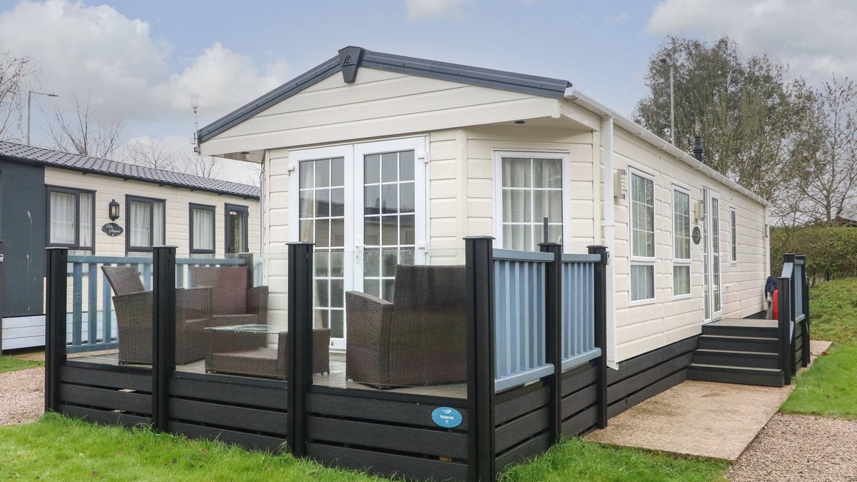 Yealand Conyers Cottage | THE BOBBIN, NUMBER 11, pet friendly, with pool in Carnforth
