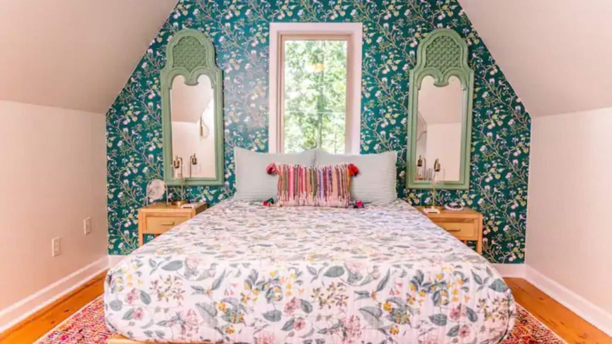Lake Hamilton Apartment | The Boho Loft: colorful, cozy, comfortable 1BR