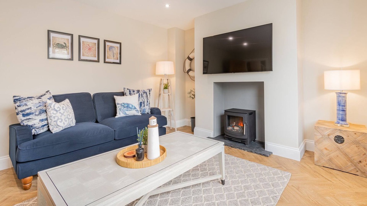Silverdale Cottage | The Bolt Hole -Luxury 3 bed cottage with hot tub!