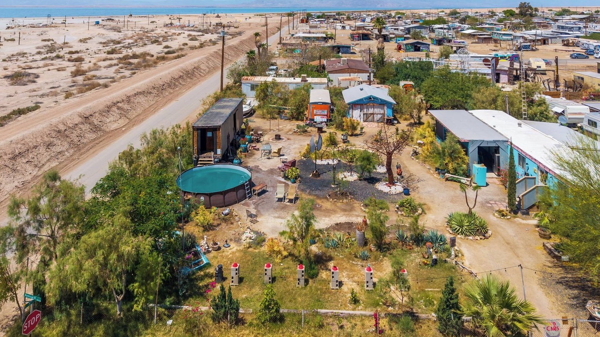 Bombay Beach House | The Bombay Beach Institute: Surreal 3BR Art House by the Salton Sea, WiFi & A/C