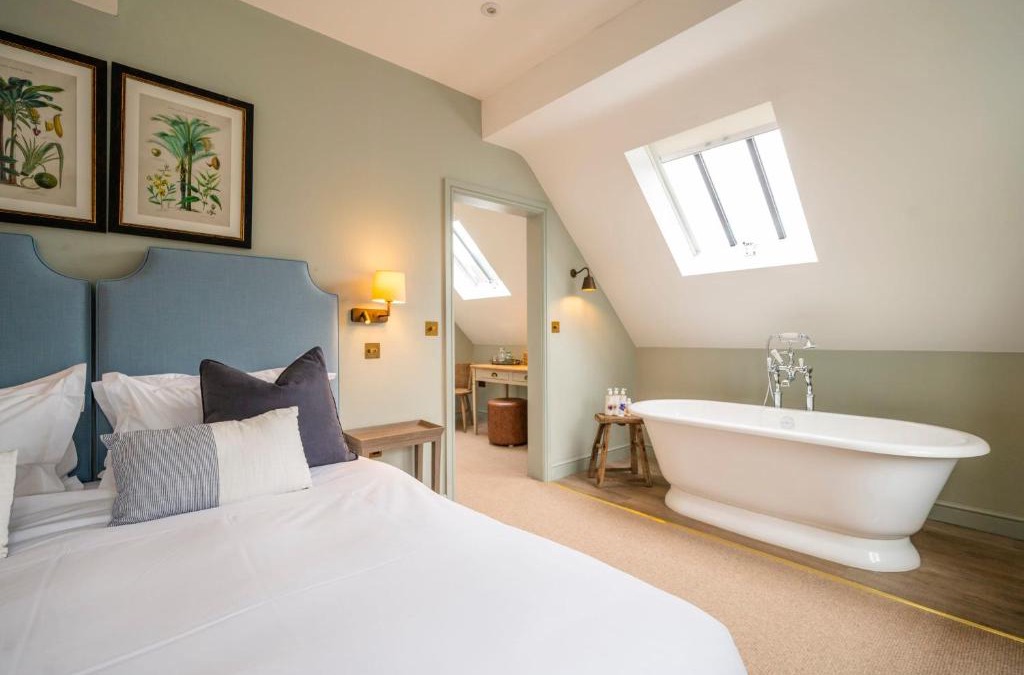 Henley Bed & Breakfast | The Bottle & Glass Inn - Deluxe Room - Room 3