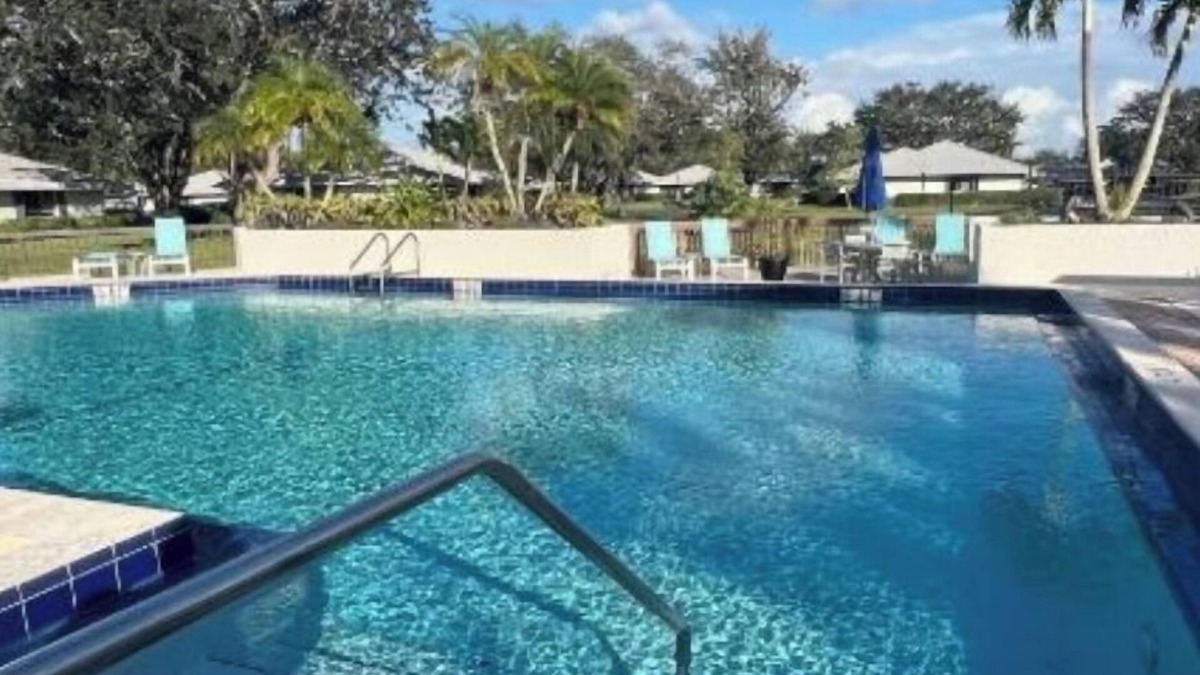 Palm Beach Gardens Cottage | “The Bougie Bungalow” PGA National Club Cottage, newly renovated, new on market