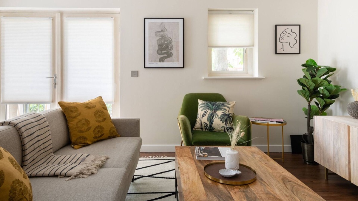 Bow Apartment | The Bow Mews - Modern & Bright 2BDR Apartment with Patio
