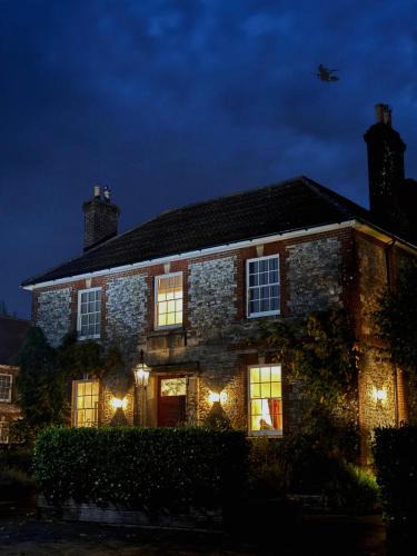 Maiden Bradley Hotel | The Bradley Hare