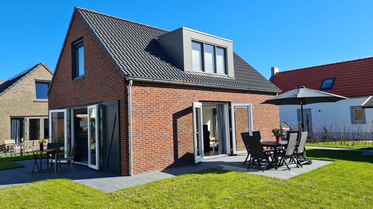 Sint Maarten House | The brand new bungalow naturally feels completely at home in nature, enjoying the luxurious outdoor life.