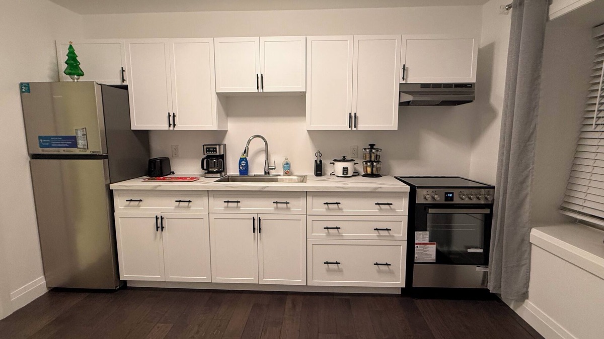 Downsview House | The Bravo apartment is family friendly closenTo everything like hospital highway