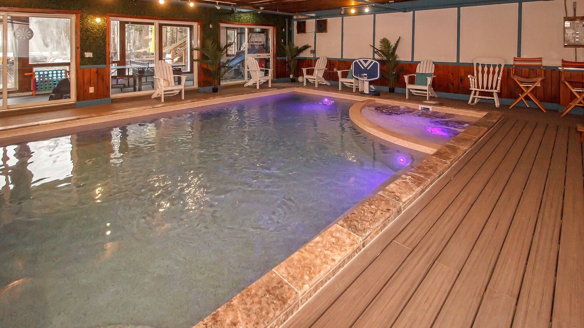 West Dover Villa | The Brown House. Indoor pool - Spa - Sauna - Gameroom