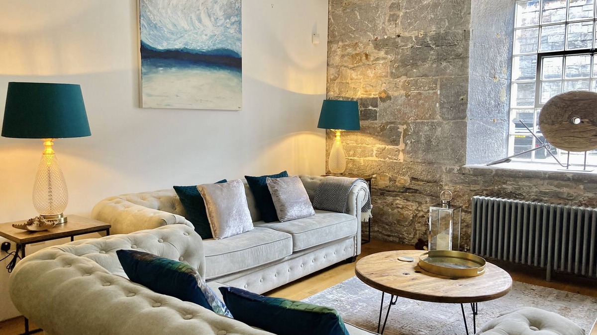 Plymouth Apartment | The Bruce @ RWY Family Apartment - sleeps 7 guests in 2 bedrooms