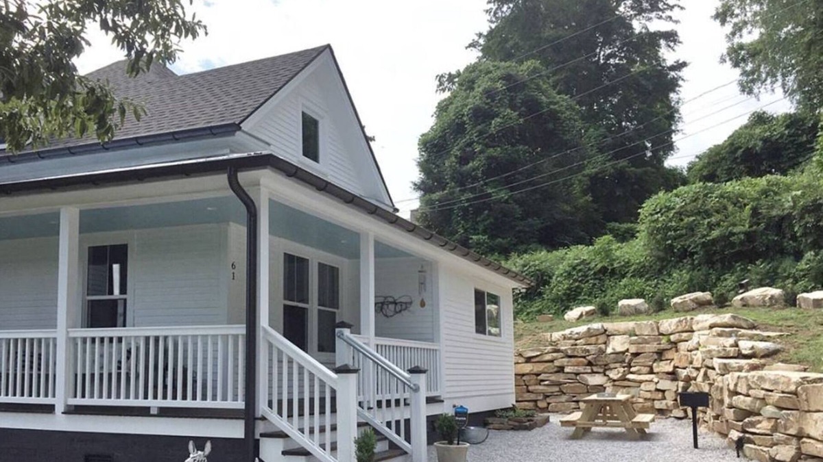 Bryson City House | The Bryson City Farmhouse - Railroad History in Downtown!