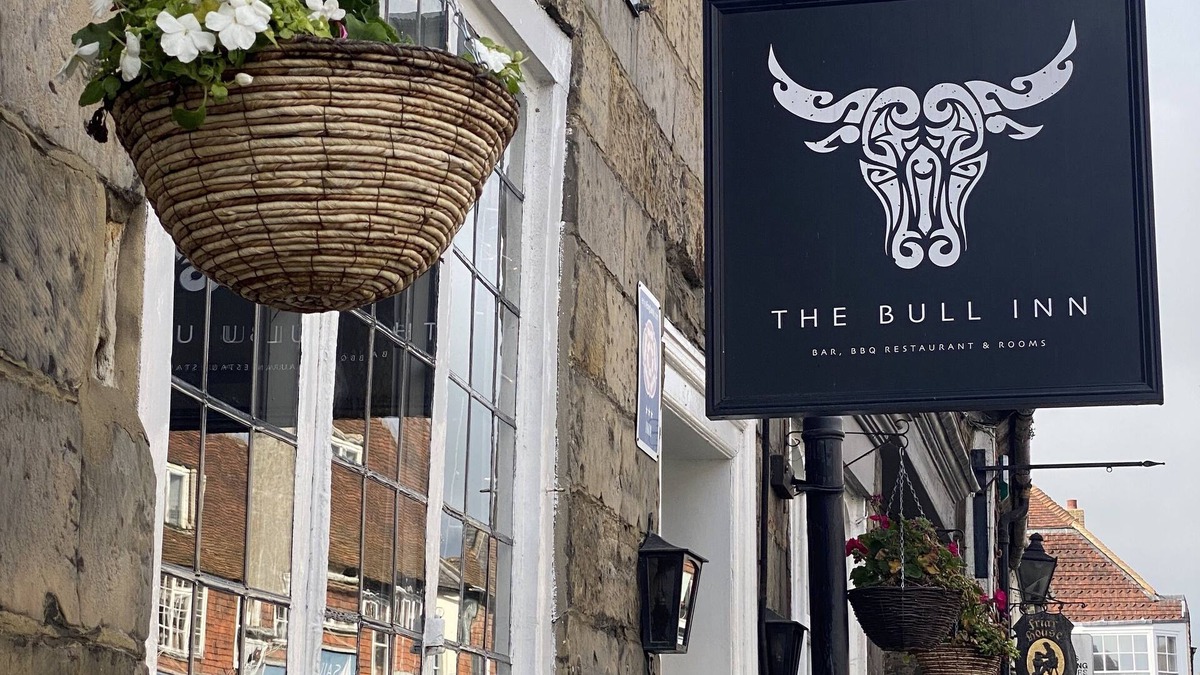 Battle Hotel | The Bull