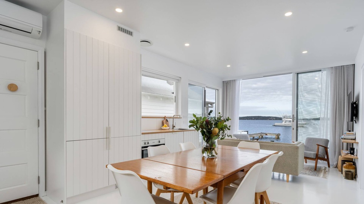 Coal Point House | The Bungalow - Absolute Waterfront