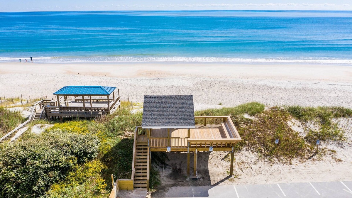 Surf City Apartment | The Bungalows E- Beachfront - Dog Friendly - Gazebo - Bikes