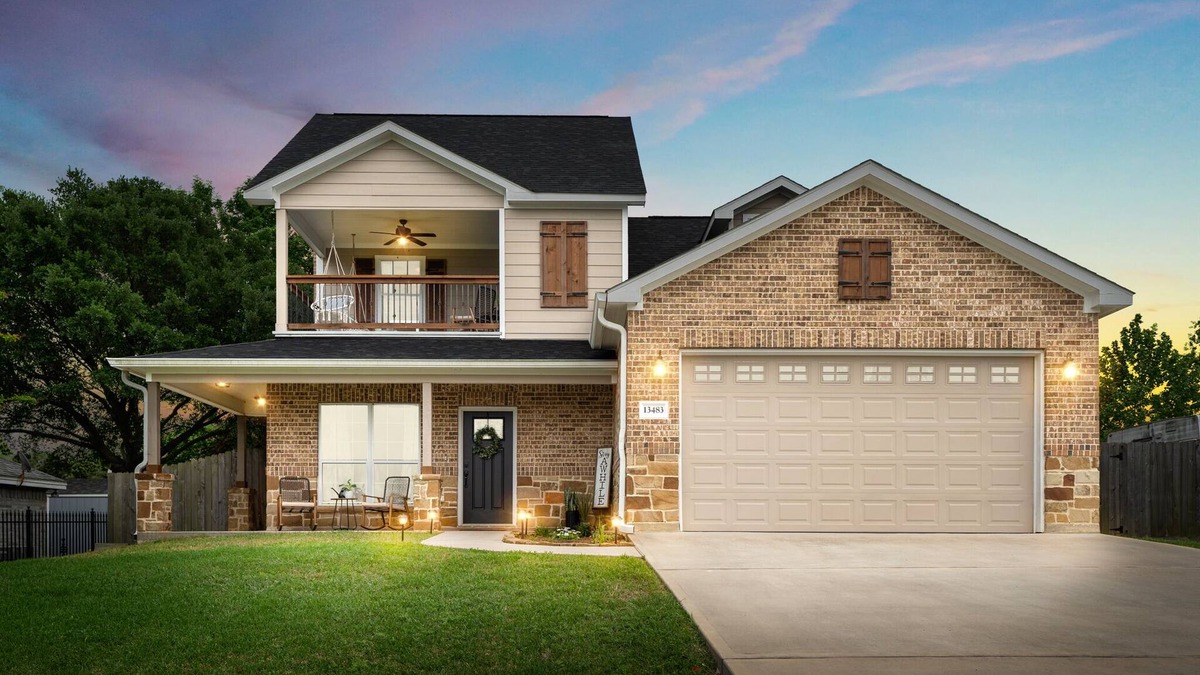Willis House | The Bunk Haus - Sleeps 8 Guests + Beautiful NEW POOL!