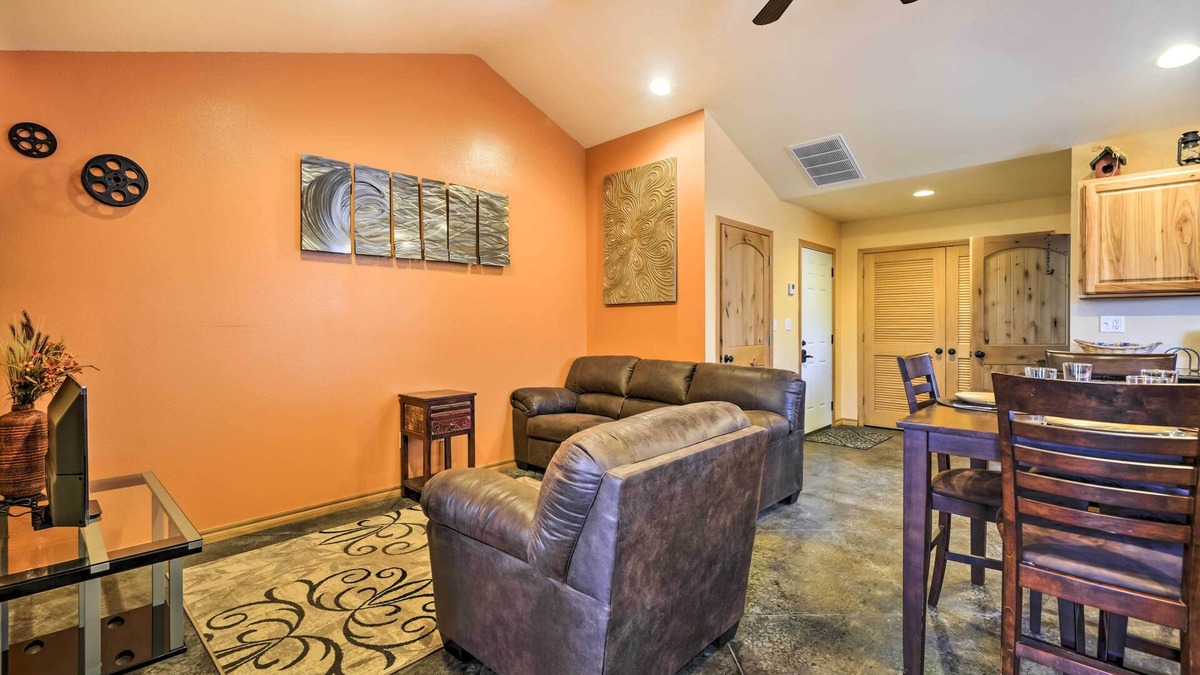 Payne County House | The Bunkhouse at Rolling Meadows Ranch w/Grill!