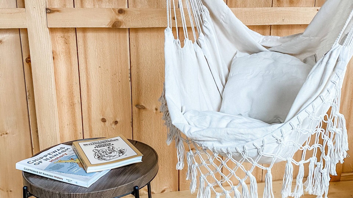 Neyaashiinigmiing 27 Cabin | The Bunkie (off-grid) | Neyaashiinigmiing