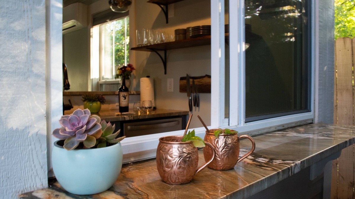 Greenville House | The Burrow-cozy boutique studio walkable to downtown