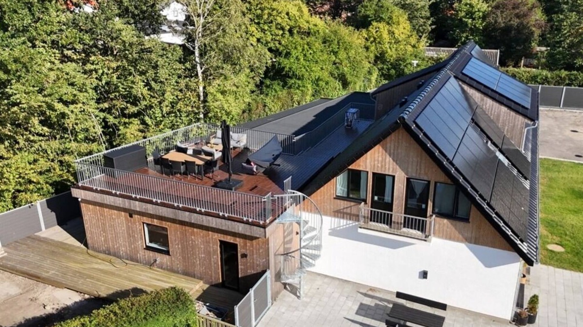 Odense Apartment | The Butterfly - Elegant Odense Retreat with Rooftop Views & Room for 7