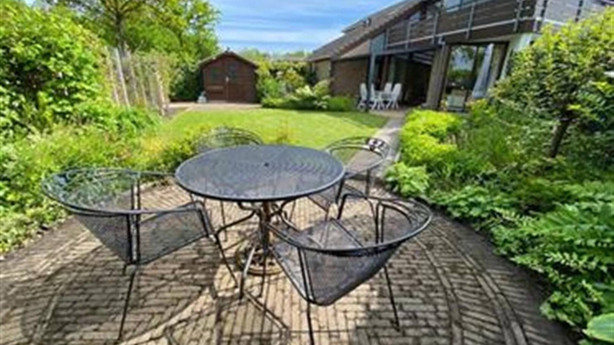 Brouwershaven House | The Butterfly. Peace and Freedom in Zeeland